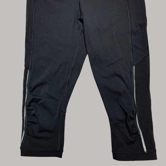 Lululemon Black Mesh Capri Leggings Mid Rise Size 4 - Picture 2 of 9